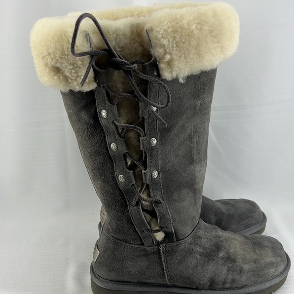 UGG Suede Winter Boots Style Upside - Picture 9 of 15